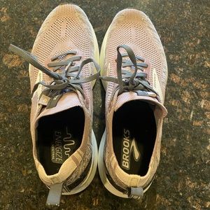 Only worn twice. Brand new condition. Great running shoes.